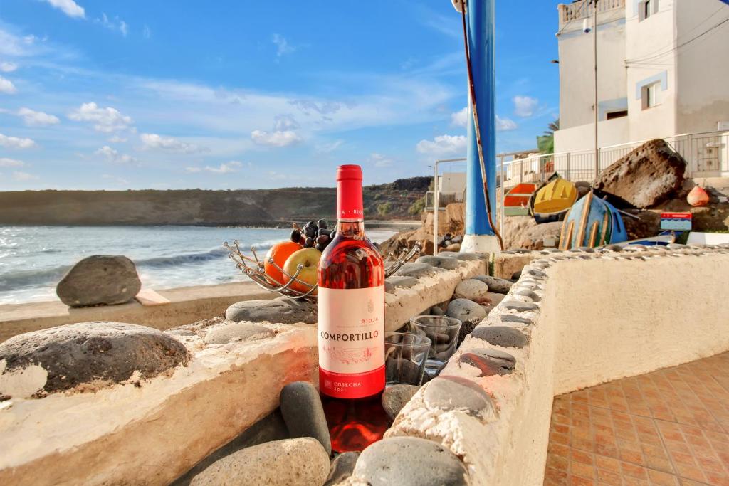 La Casa del Capitán - rose-wine-terrace-sea-view